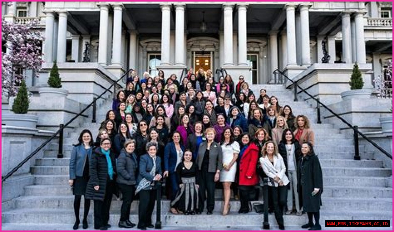 
			Emily Austin: media dynamo and proud advocate of Jewish heritage		